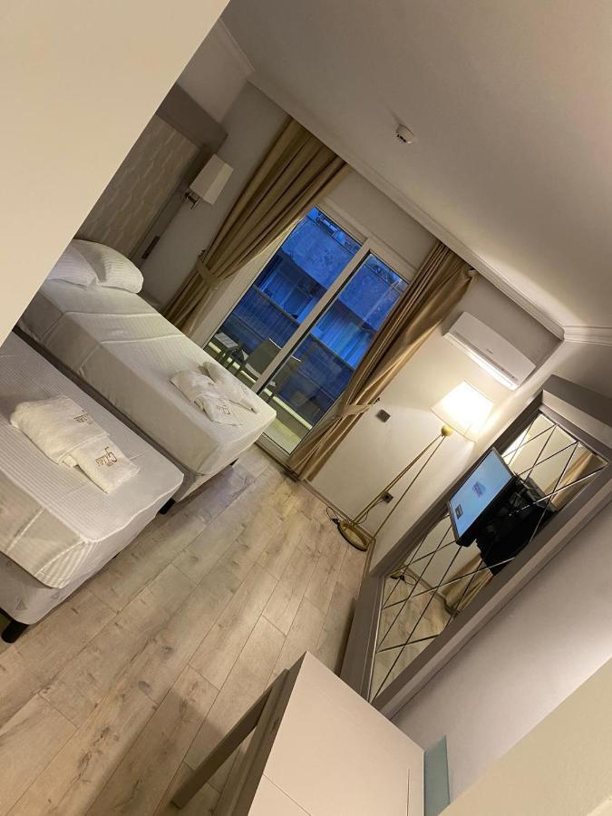 Fifty5 Suite Hotel 말마리스 외부 사진
