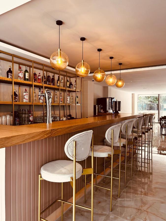 Fifty5 Suite Hotel 말마리스 외부 사진