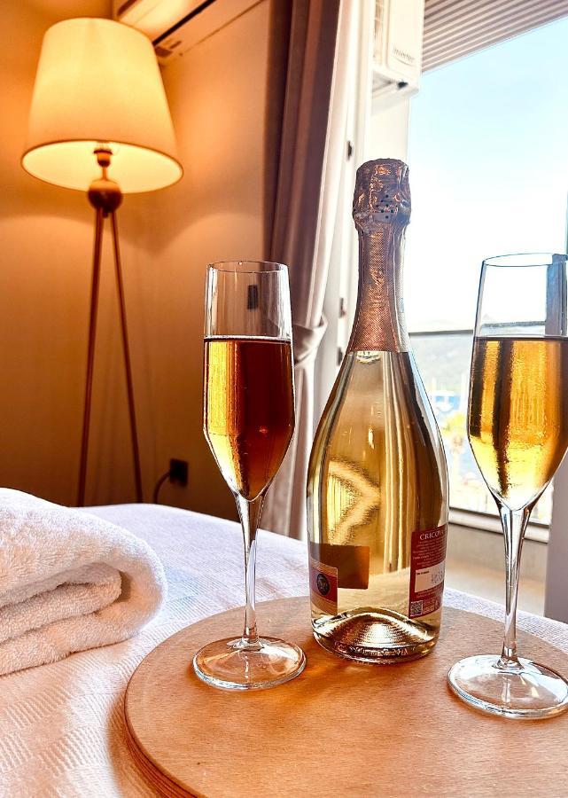Fifty5 Suite Hotel 말마리스 외부 사진