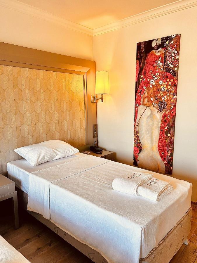 Fifty5 Suite Hotel 말마리스 외부 사진