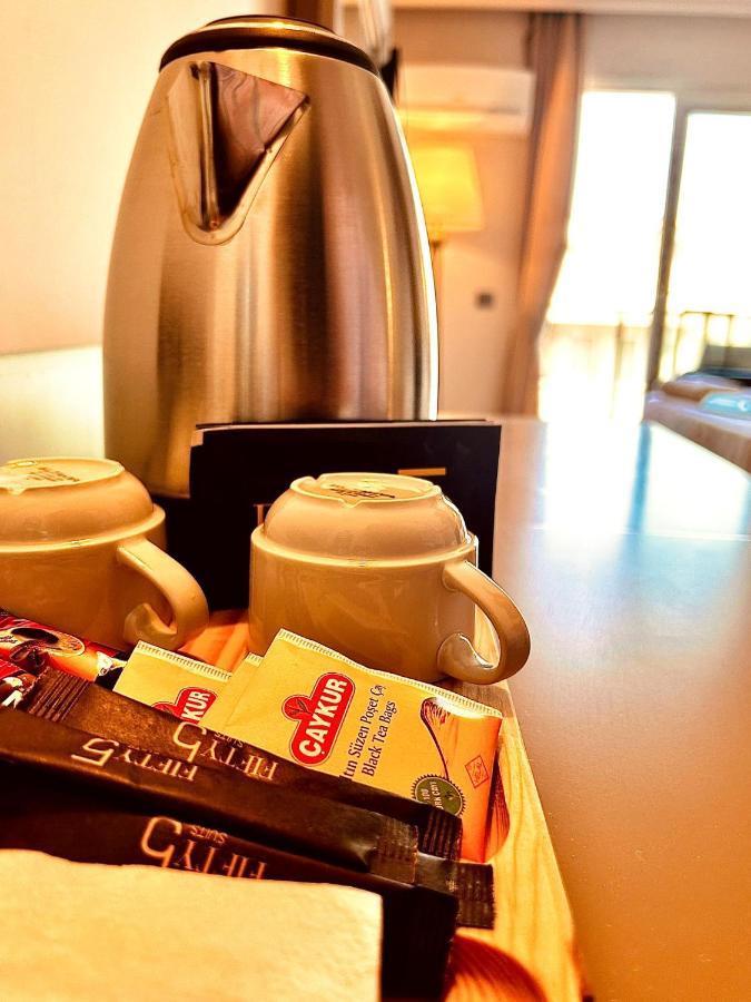 Fifty5 Suite Hotel 말마리스 외부 사진